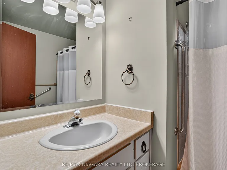 5777 Sunnylea Cres — Photo 26