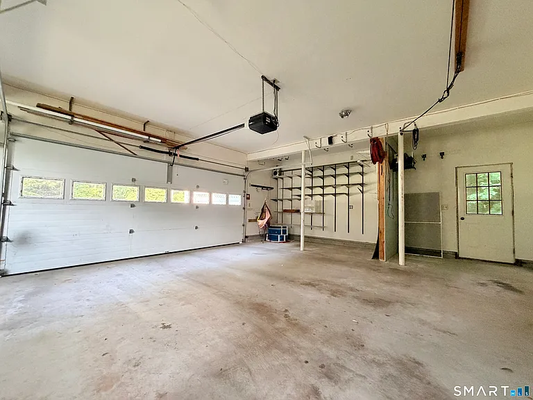 22 Hyde Park Dr — Photo 39