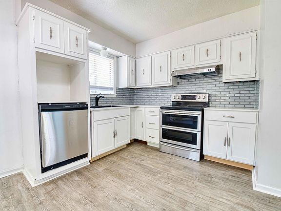 3rd image of 12580 Macon Rd