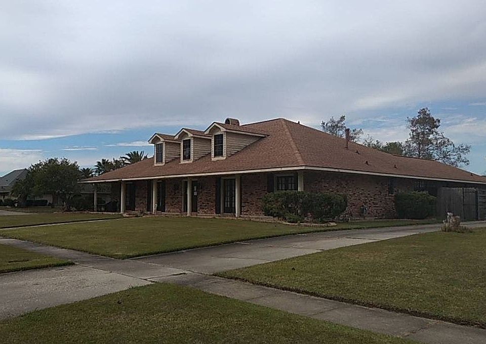 2nd image of 11811 Parkridge Ave