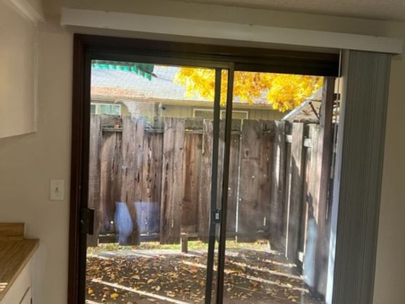 4th image of 838 Bennett Ave APT 3