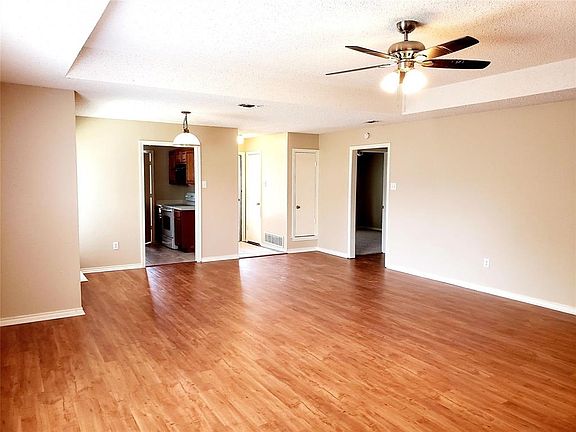 3rd image of 700 Berry Ln