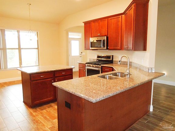 4th image of 6062 Alder Ave