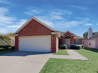 632 Oak Hollow Trl, Saginaw, TX 76179