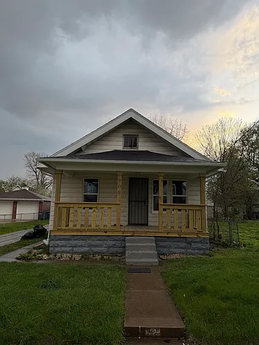 909 Marmion Ave Photo 1