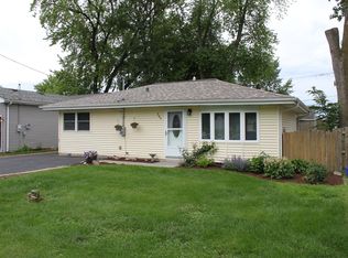 305 W Riverside Dr, Lakemoor, IL 60051