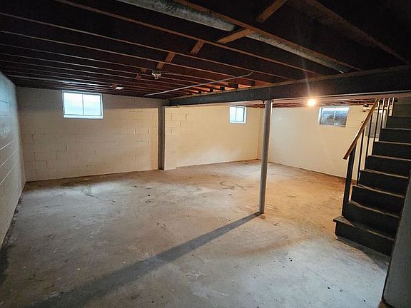 3rd image of 1554 S Alvord Blvd