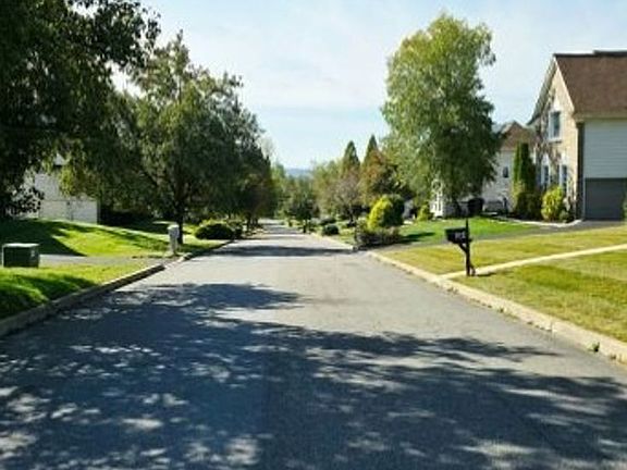 Exterior Neighborhood (street photo)