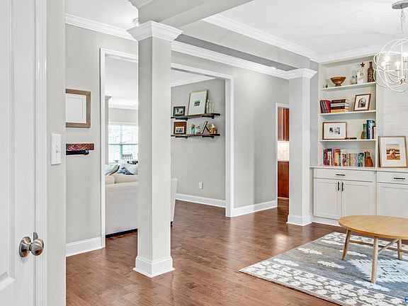 2nd image of 211 Oxfordshire Cir