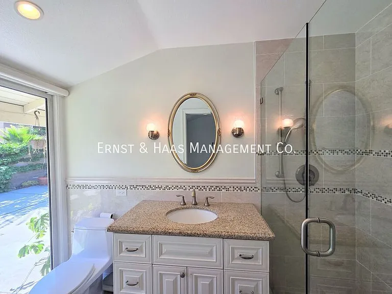 10835 Slater Ave — Photo 20