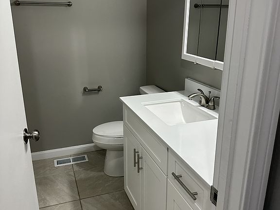 3rd image of 412 Elmwood Dr