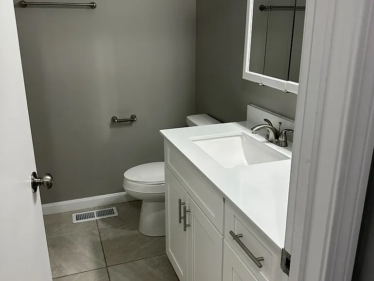 412 Elmwood Dr — Photo 3
