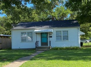 31 W 26th Ave, Hutchinson, KS 67502