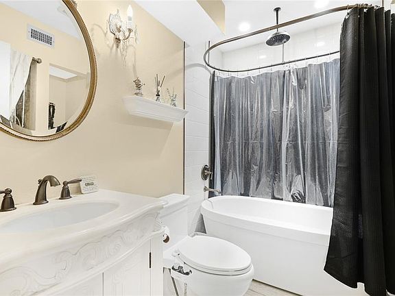 5th image of 4001 Beneva Rd APT 305