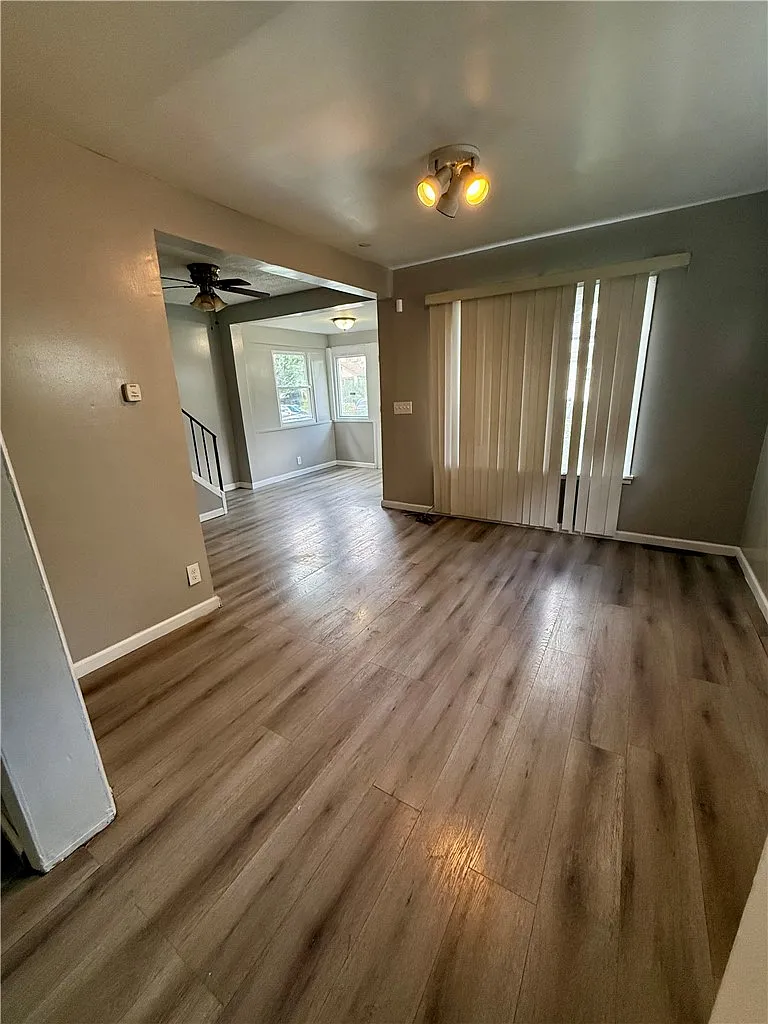3 bed, 1.0 bath, 938 sqft, $1,700 — Photo 3