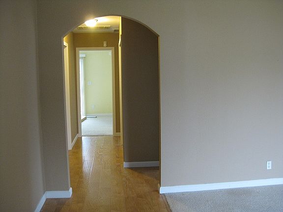 3rd image of 1007 Eisenhower St