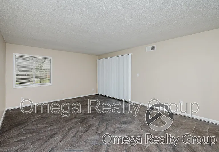 Camelot Apartments — Photo 72