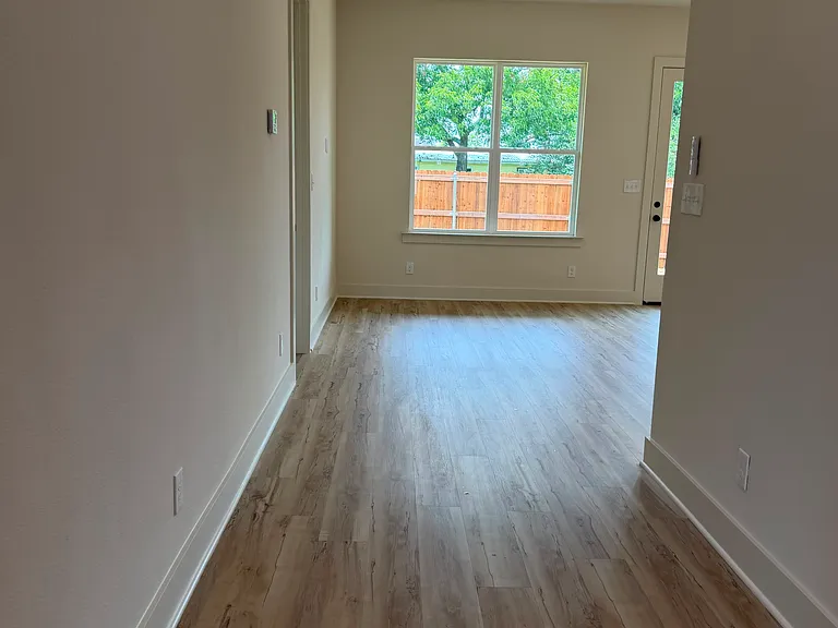 607 N Main St — Photo 9