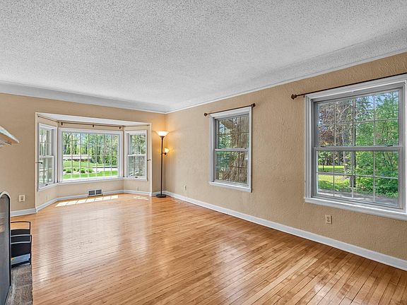 3rd image of 613 Labore Rd