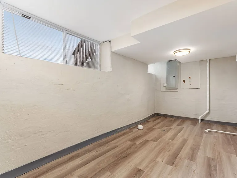 1363 Summit St — Photo 25