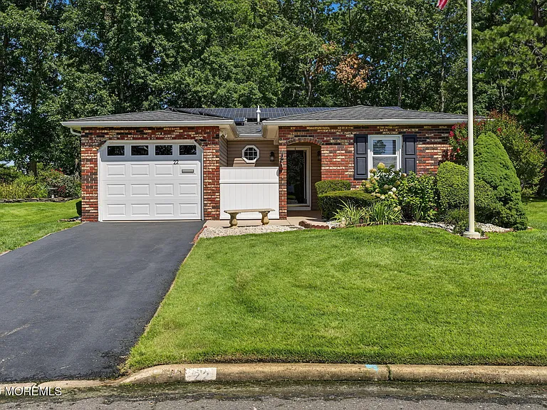 22 Higgins Ct — Photo 1