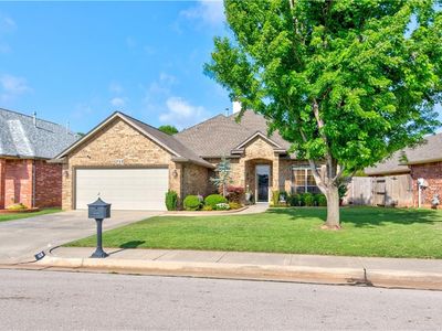 737 Oak Creek Dr, Moore, OK, 73160