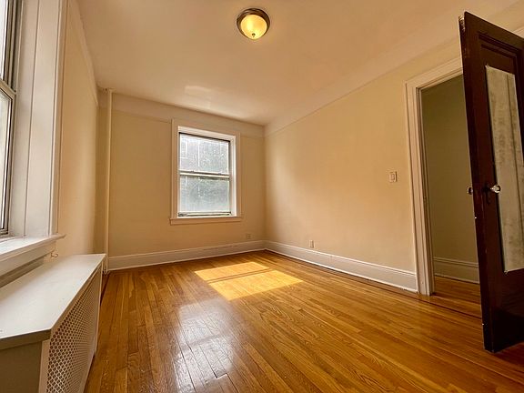3rd image of 3115 21st Ave APT 2A