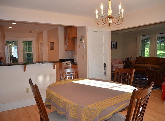 4th image of 2352 Saranac Ave