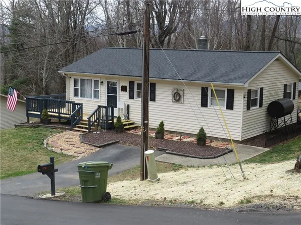 215 Lucas Street, Sparta, NC 28675