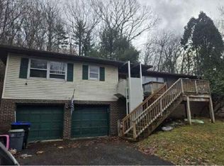 1032 Imperial Woods Dr, Vestal, NY