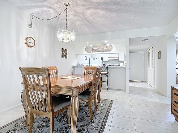 4th image of 32 Plantation Dr APT 102