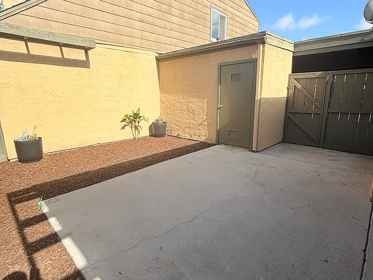 10531 Greenford Dr — Photo 15