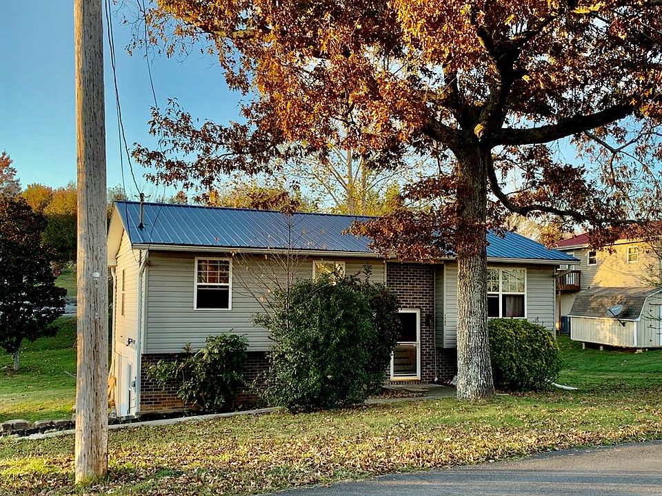 1st image of 1525 Falcon Dr SE