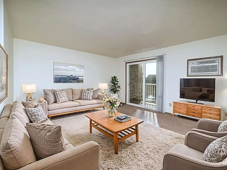 Golden Creek Apartments — Photo 19