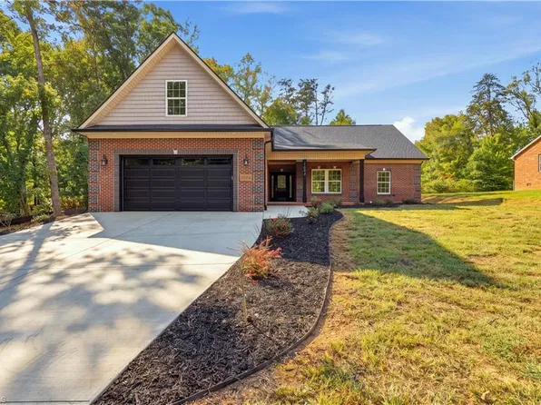1004 Phineas Dr, Kernersville, NC 27284