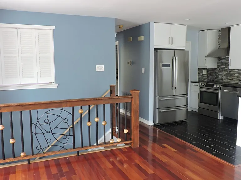62 Eaton Ct — Photo 2