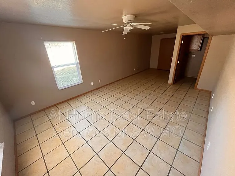 631 W Meadowview Dr #5 — Photo 7