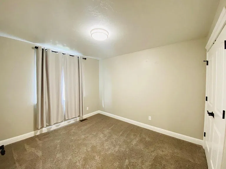 708 Emma Ct — Photo 12