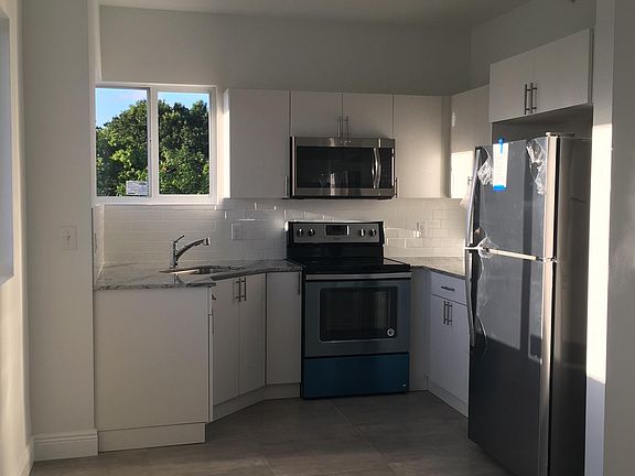 2nd image of 382 W 38th St Unit 102