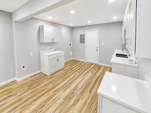 5th image of 1817 Central Dr