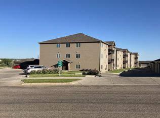 1405 Sharloh Loop APT 8, Bismarck, ND 58501