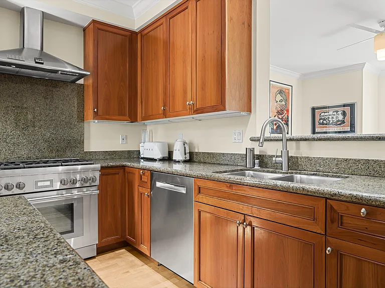 1081 Pine St #301 — Photo 33