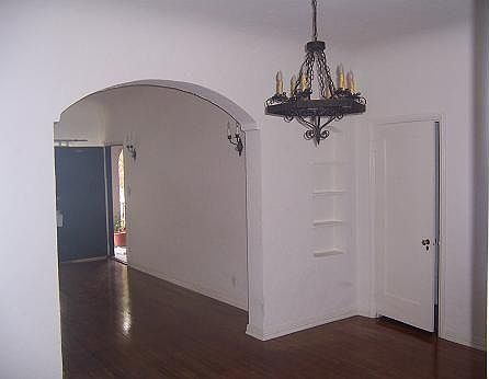 4th image of 346 N Sierra Bonita Ave