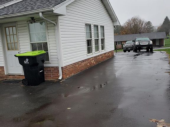 2nd image of 100 Summerwood Ln