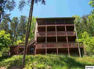 2020 McCarter Dr, Pigeon Forge, TN 37862