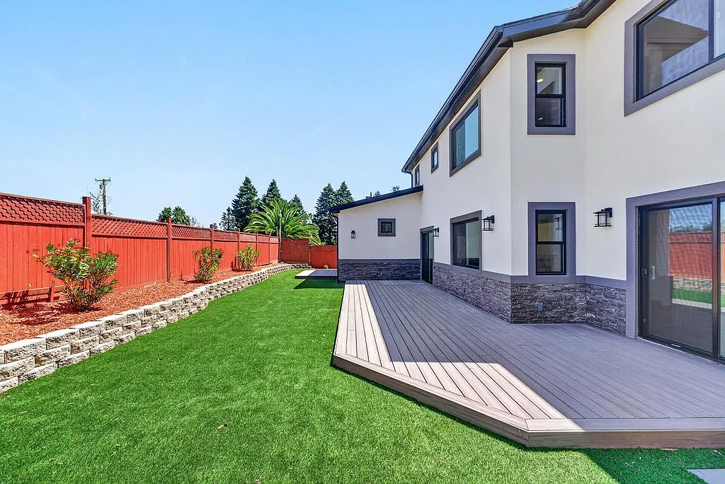 4 bed, 2300 sqft, $6,777 — Photo 4