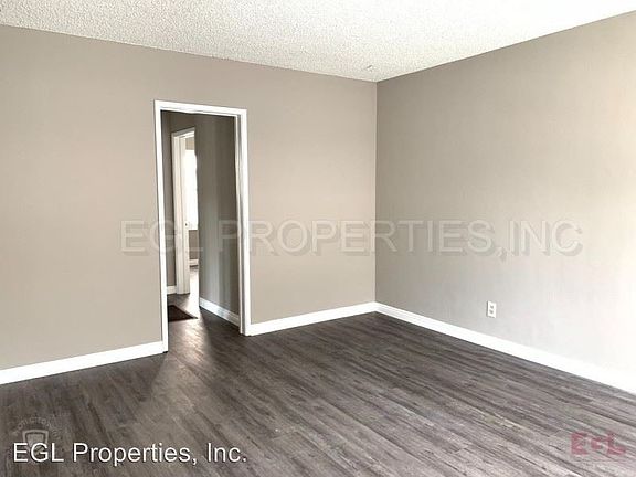 3rd image of 315 W Queen St APT A