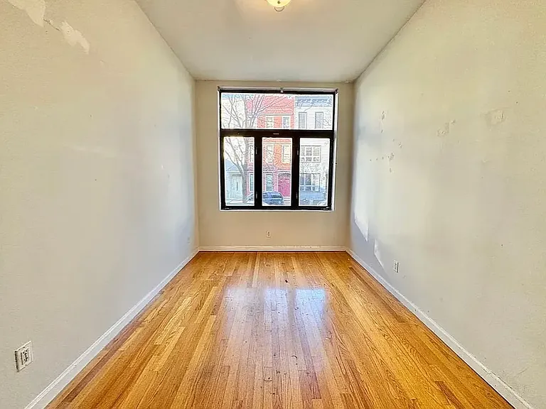 18 Goodwin Pl #1L — Photo 1