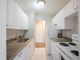 Regency Court Apartments - Kathleen - All Inclusive