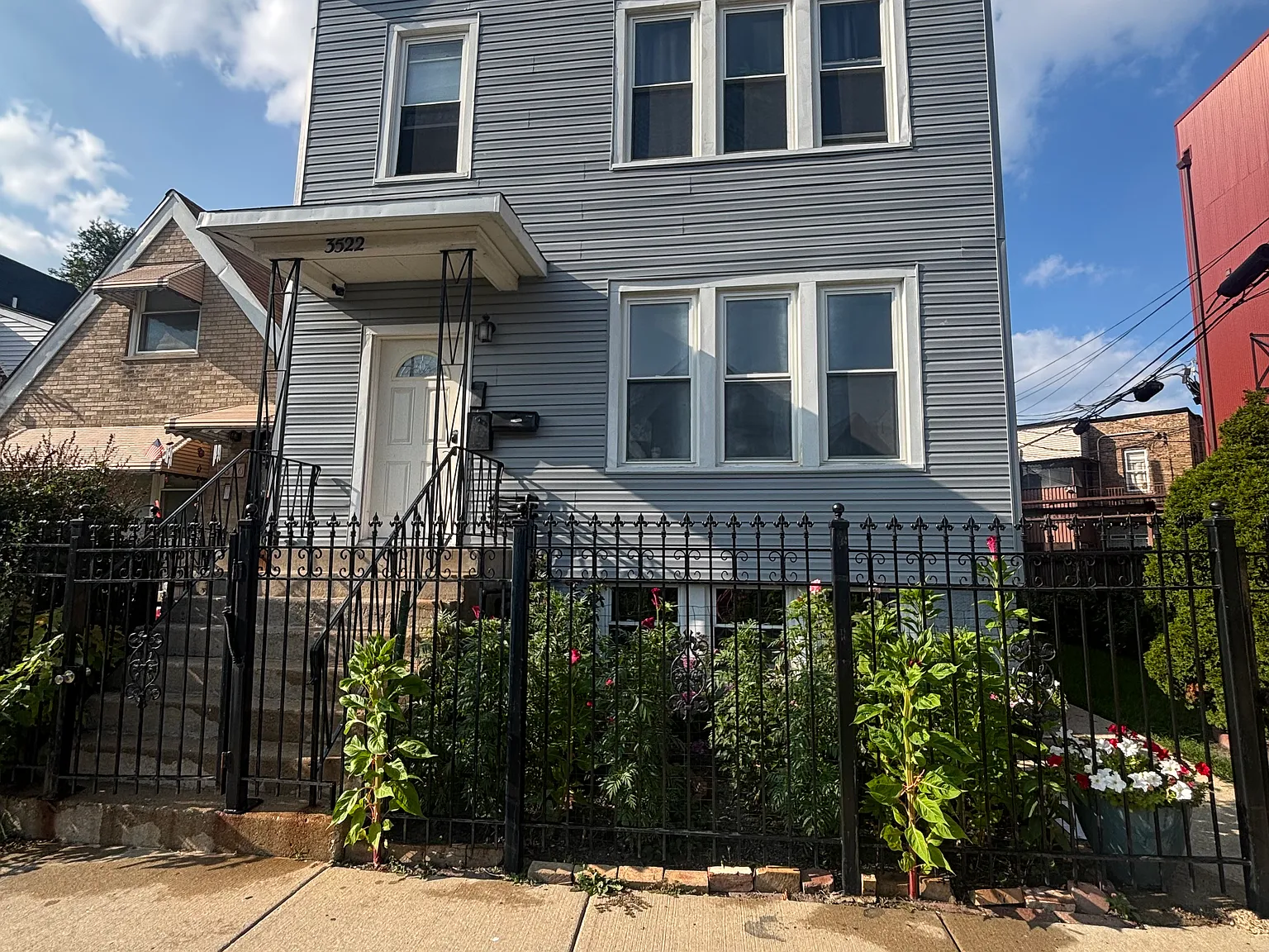 3 bed, 1000 sqft, $2,500 — Photo 1